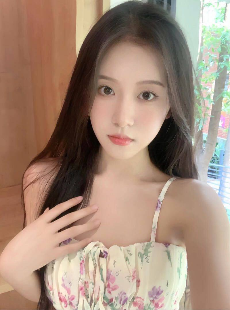 四大特色：真白🐯 细腰  翘臀 大长腿 丝袜高跟鞋👠情趣齐全💋💦多多 “素质高 热情 态度好  口活一级棒